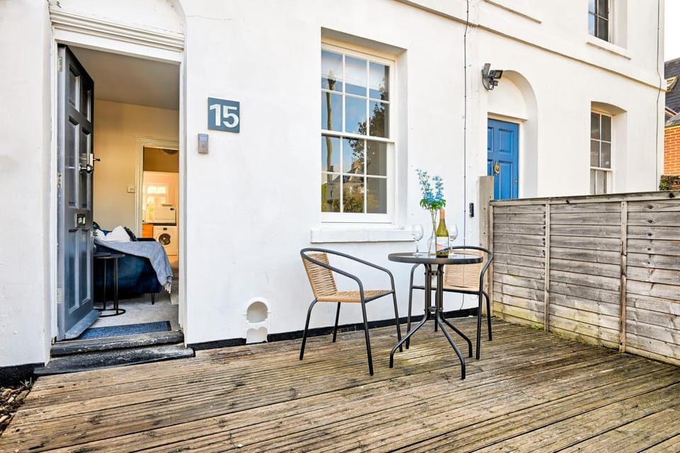 Central Canterbury Gem New Refreshed Decor Sunny Deck Outdoor Furniture FREE Parking 2BR 2BA TOP Location House in Canterbury
