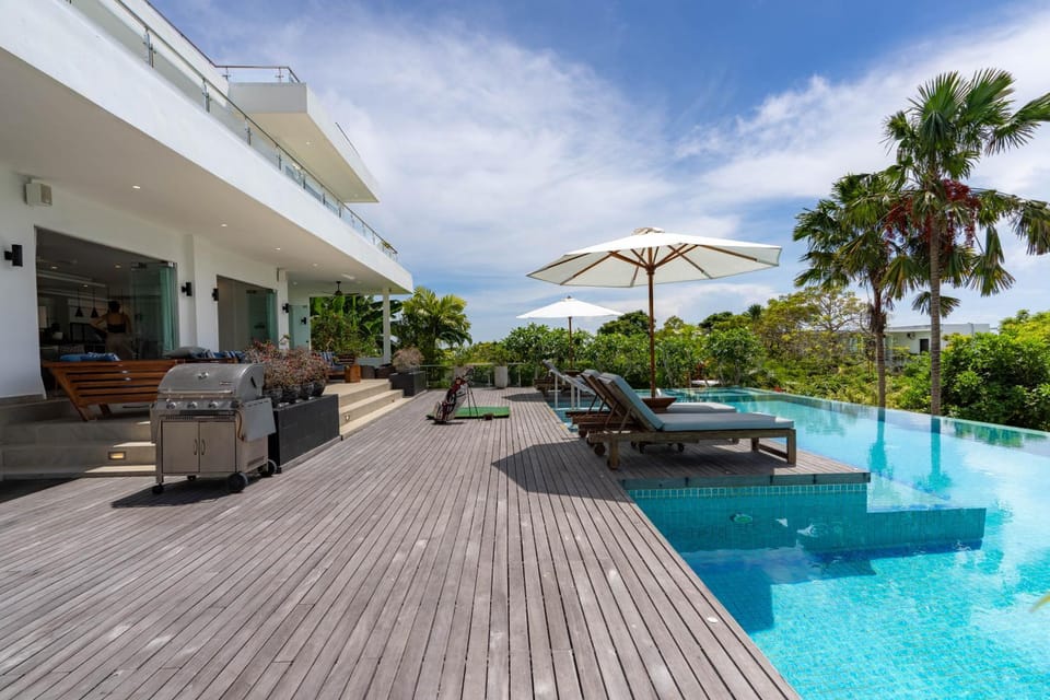Property building, Swimming pool
