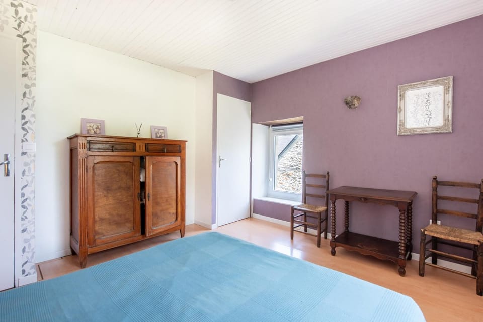 Property building, Living room, Bedroom