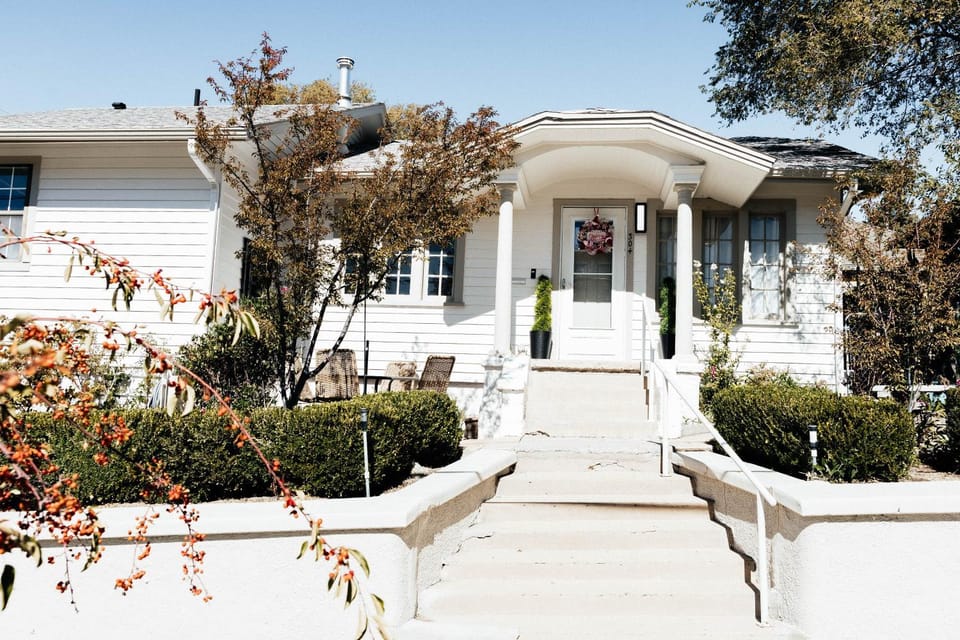 Craftsmen Gem 2-BR House Walk Whiskey RowSleep 6 House in Prescott