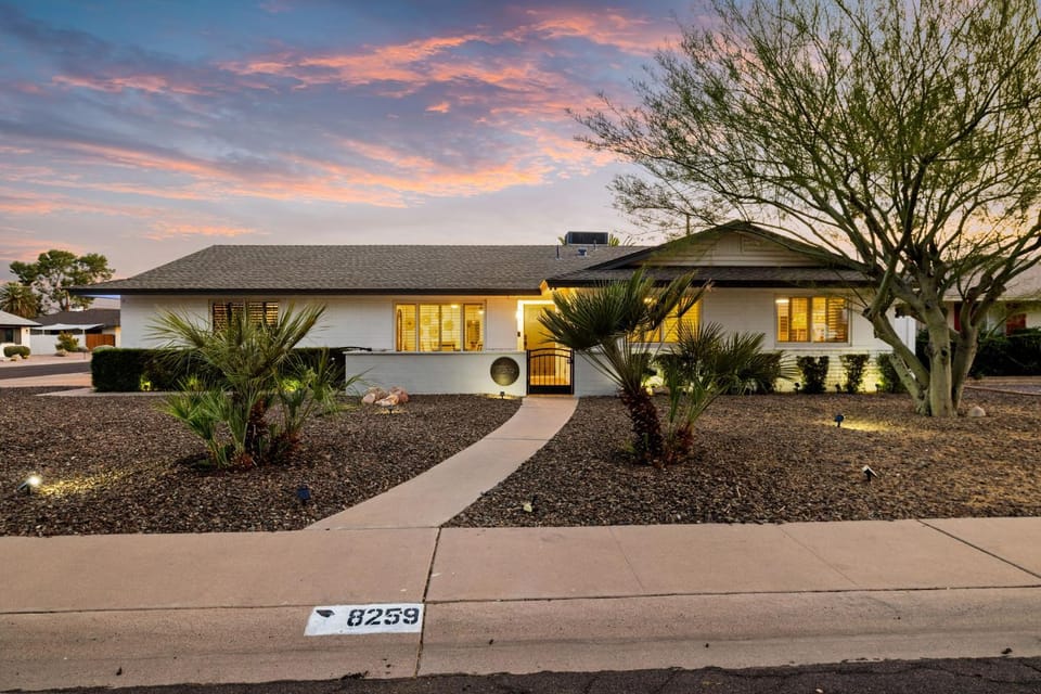 Cactus Oasis 5-BR House CasitaHeated Spa & Pool House in Scottsdale