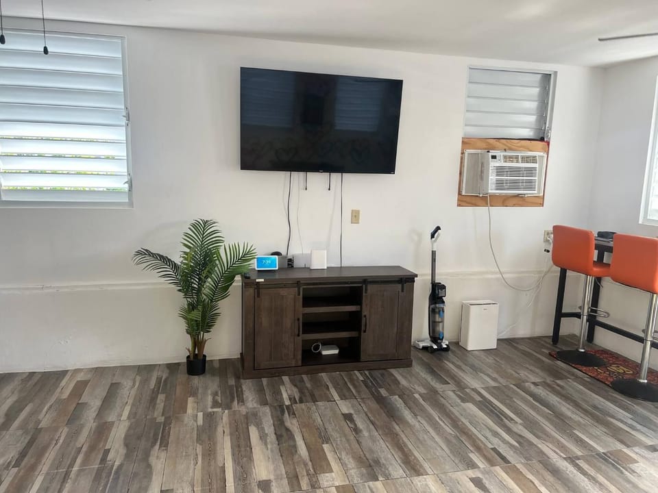 Communal lounge/ TV room, TV and multimedia