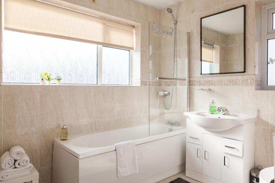 Shower, Toilet, Bathroom, Bath, towels