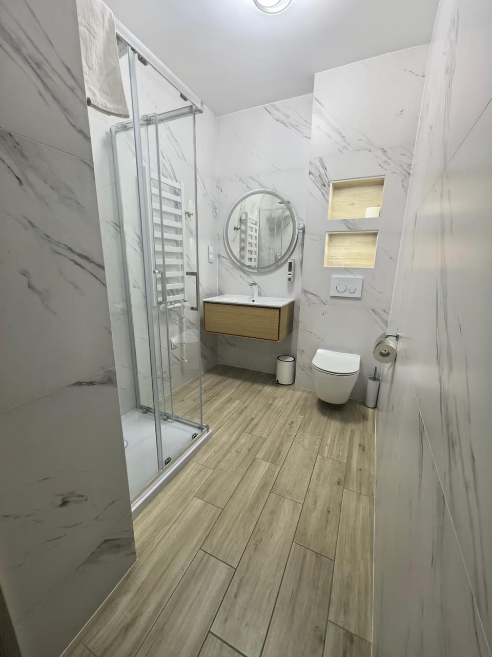 Shower, Toilet, Bathroom, towels