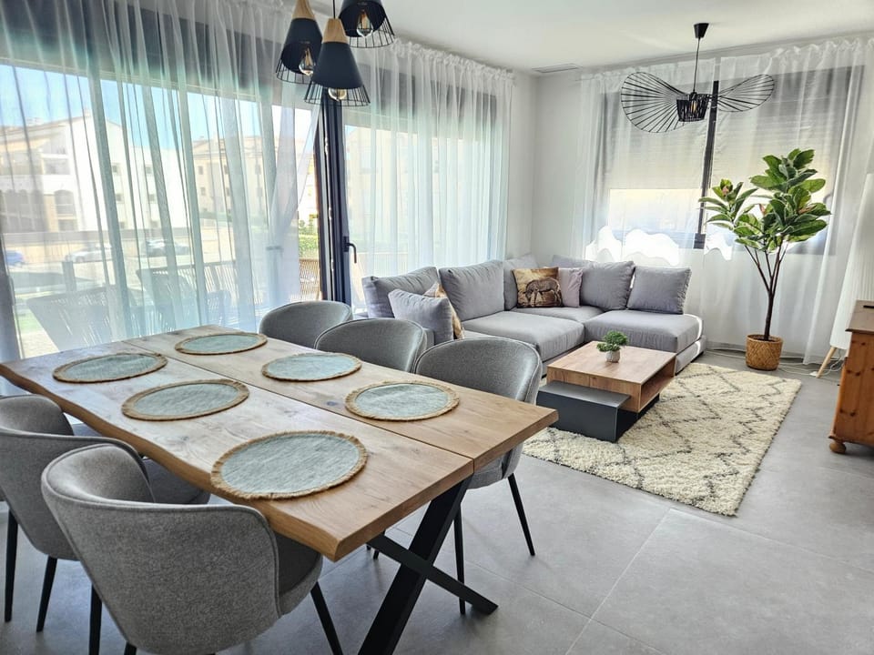 Living room, Seating area, Dining area