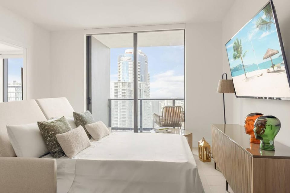 4513 a 1-Bedroom Apt with Pool and Gym next to Kaseya Center House in Miami