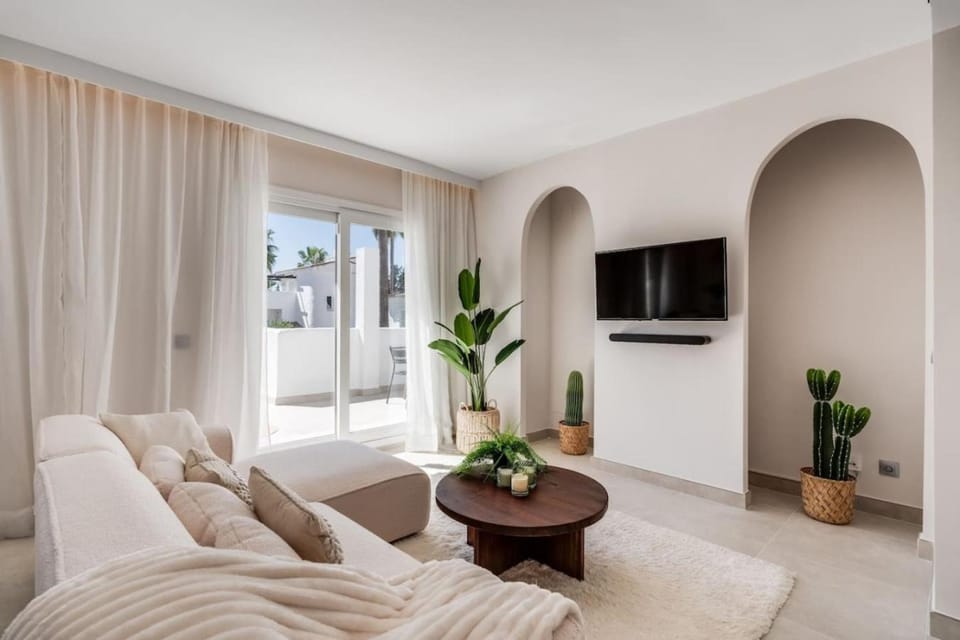 TV and multimedia, Seating area, air conditioner