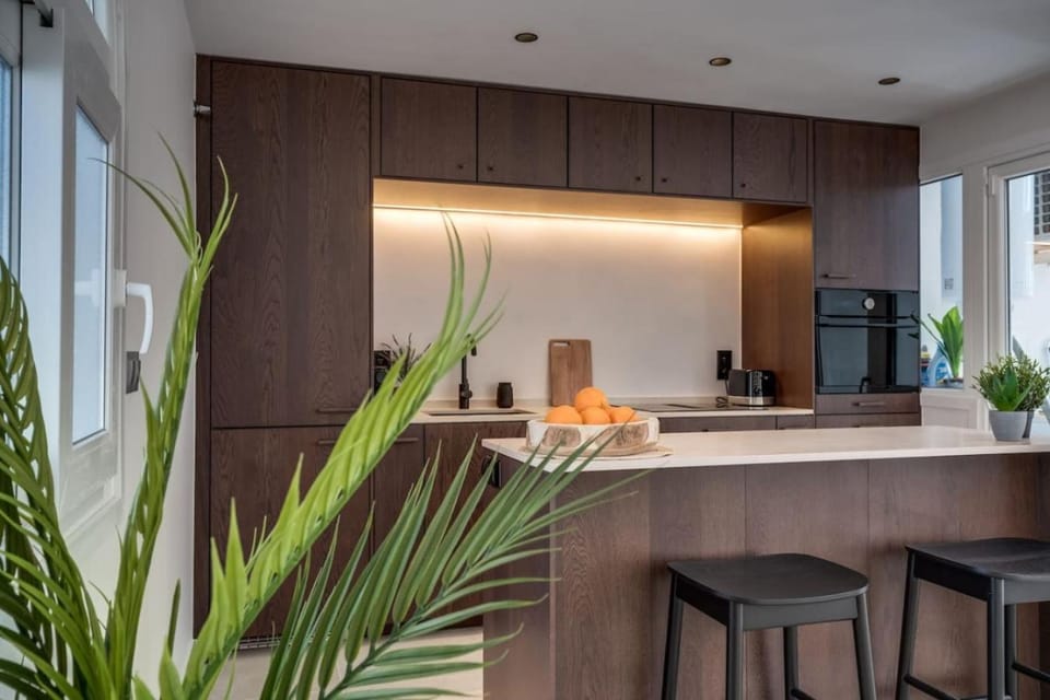 Coffee/tea facilities, Kitchen or kitchenette, Dining area, oven, toaster