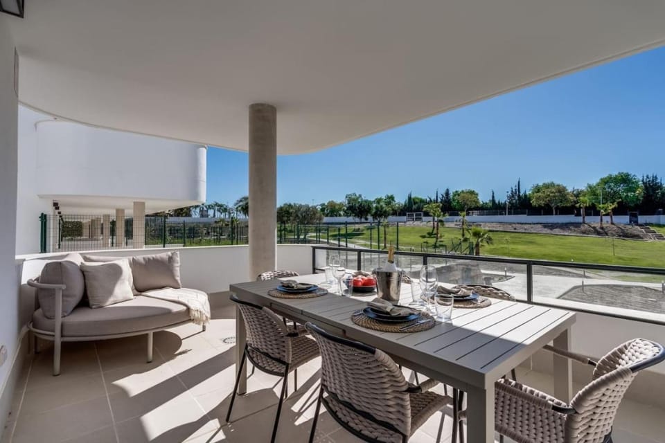 View (from property/room), Balcony/Terrace, Balcony/Terrace, Seating area, Dining area