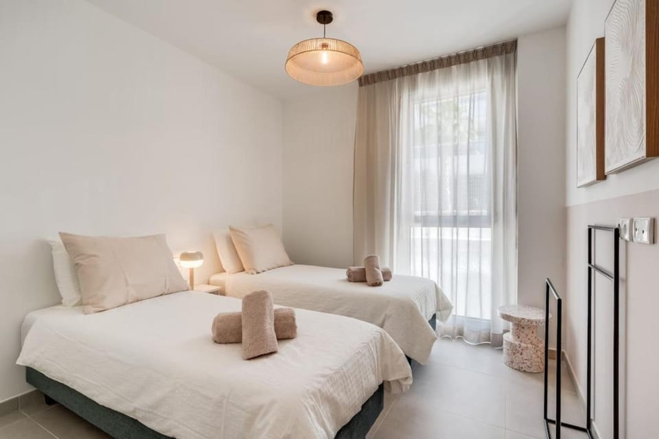 Bed, Bedroom, towels, air conditioner, air conditioner