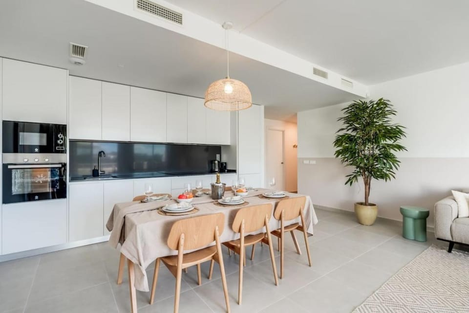 TV and multimedia, Kitchen or kitchenette, Seating area, Dining area, microwave, oven, stove