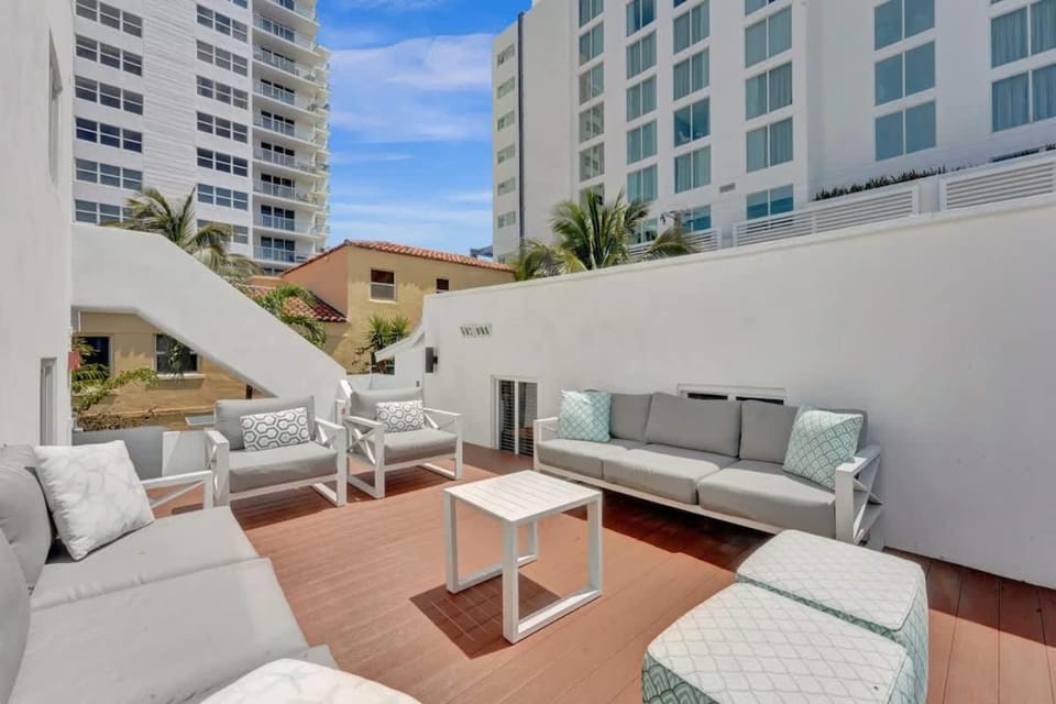 Eden Collection Studio Steps to Beach Inn in Fort Lauderdale