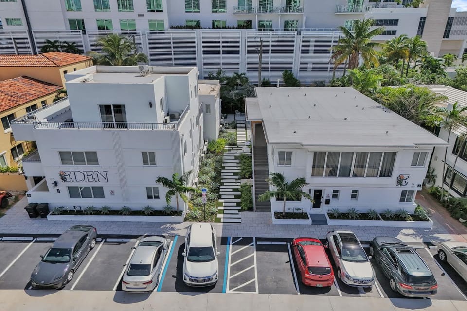 Eden Collection Studio Steps to Beach Apartment in Fort Lauderdale