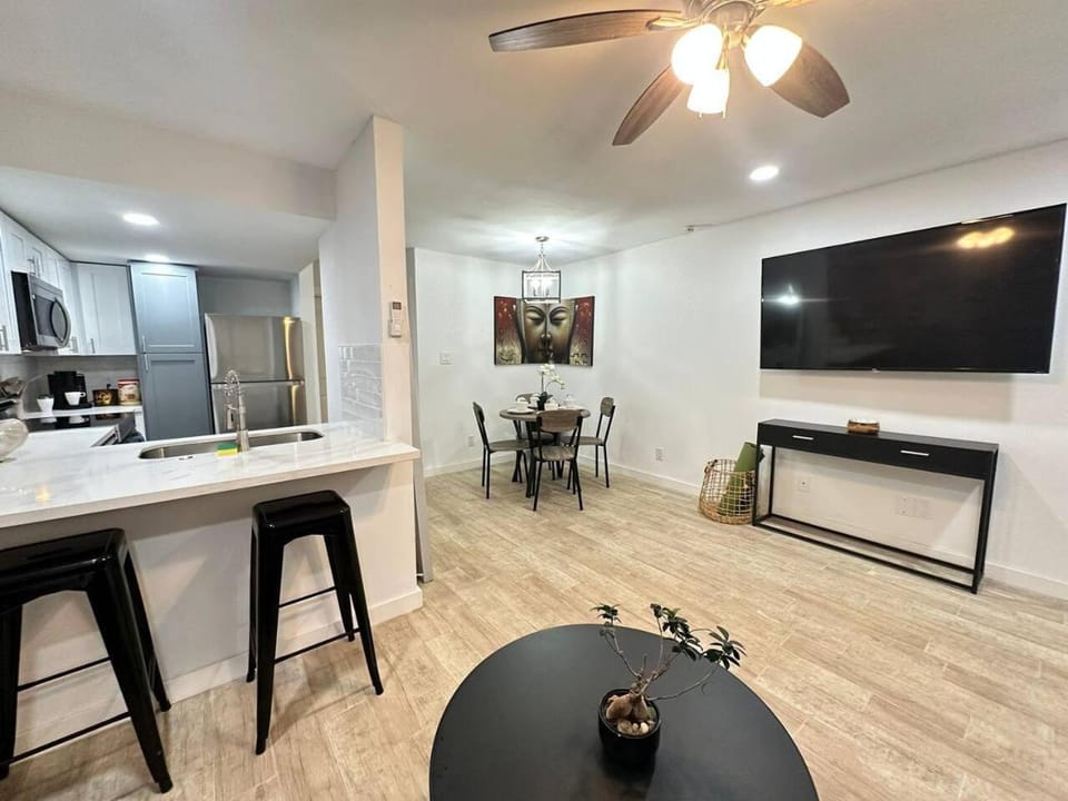 Relax and Recharge in the Heart ofVibrant Montrose Apartment in Houston