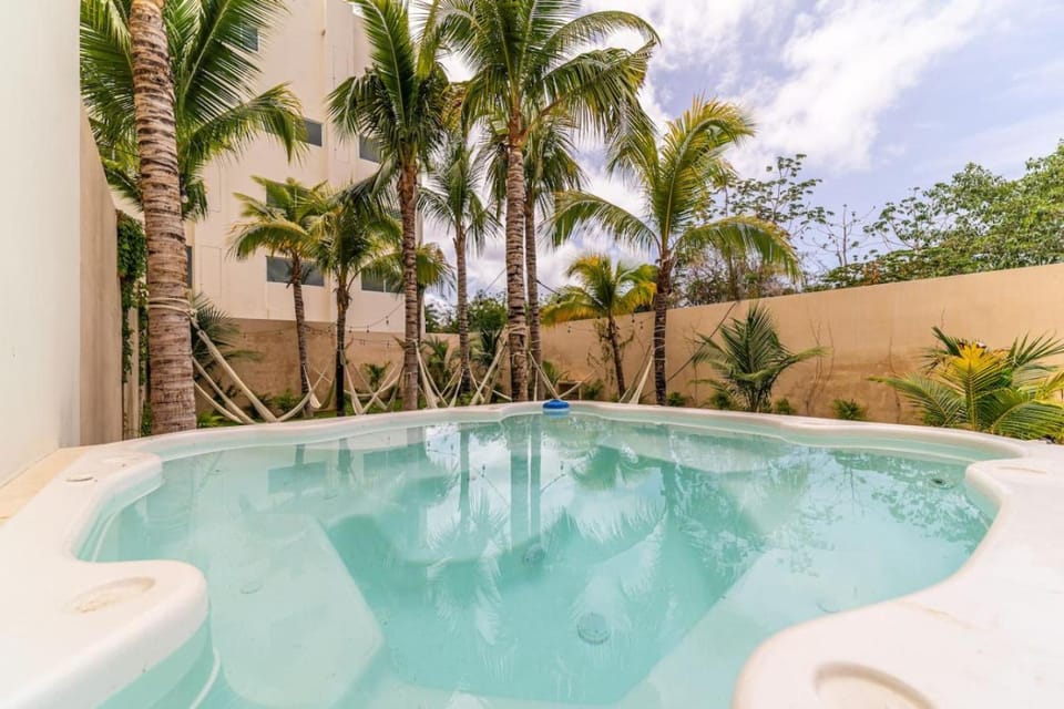 2 BD Suite w private balcony, Gym and Rooftop Pool House in Playa del Carmen