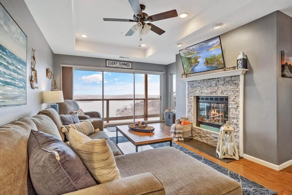 Paradise Point of View Pools Tennis and More House in Lake of the Ozarks