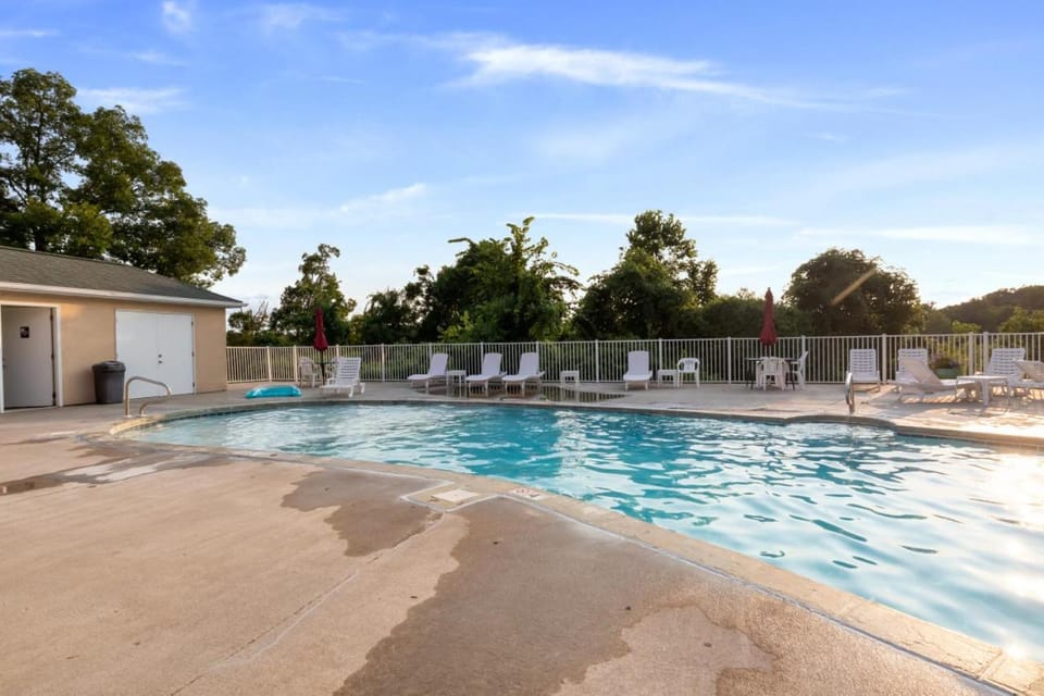 Paradise Point of View Pools Tennis and More House in Lake of the Ozarks