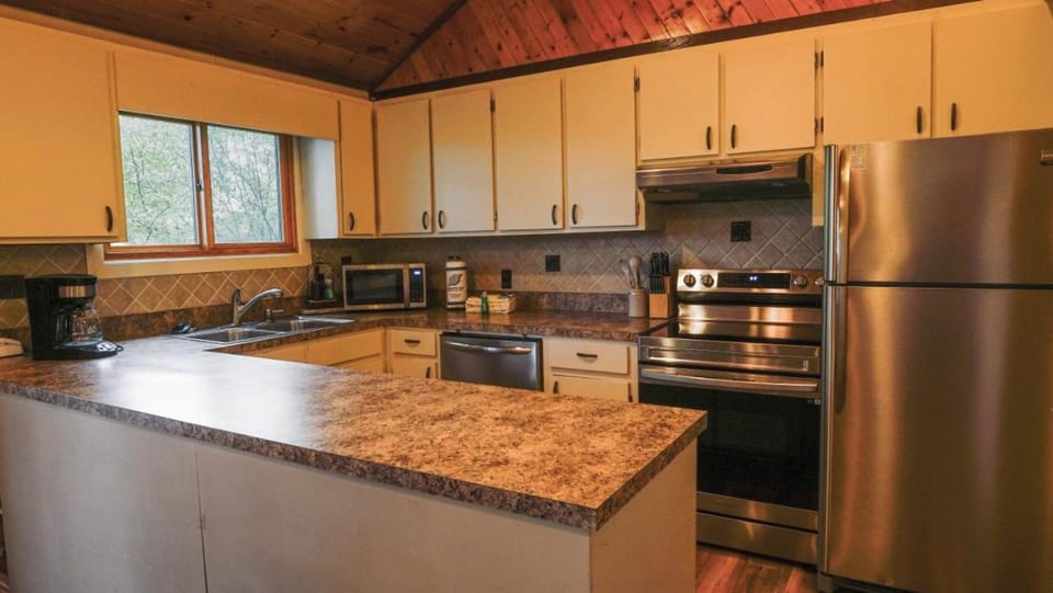 Lookout Lodge - Hot tub, Views, Xbox, Bar House in Beech Mountain