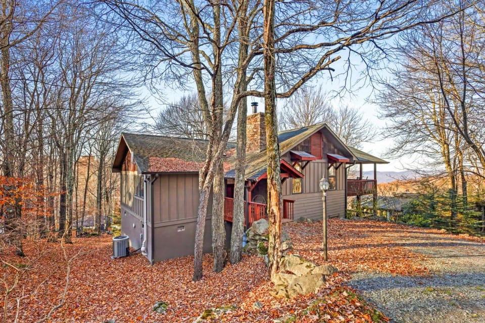 Pet Friendly Chalet With Views House in Beech Mountain