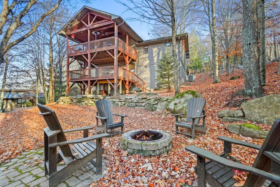 Pet Friendly Chalet With Views House in Beech Mountain