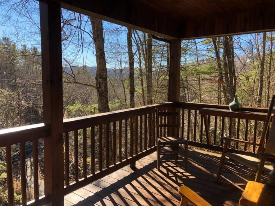 Minutes to Boone, Blowing Rock, HotTub, Firepit House in Watauga
