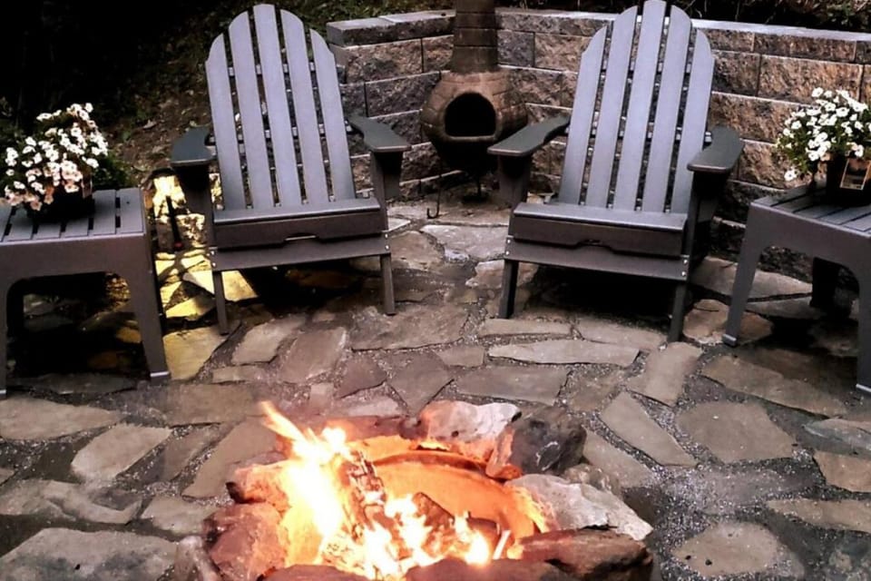 Minutes to Boone, Blowing Rock, HotTub, Firepit House in Watauga