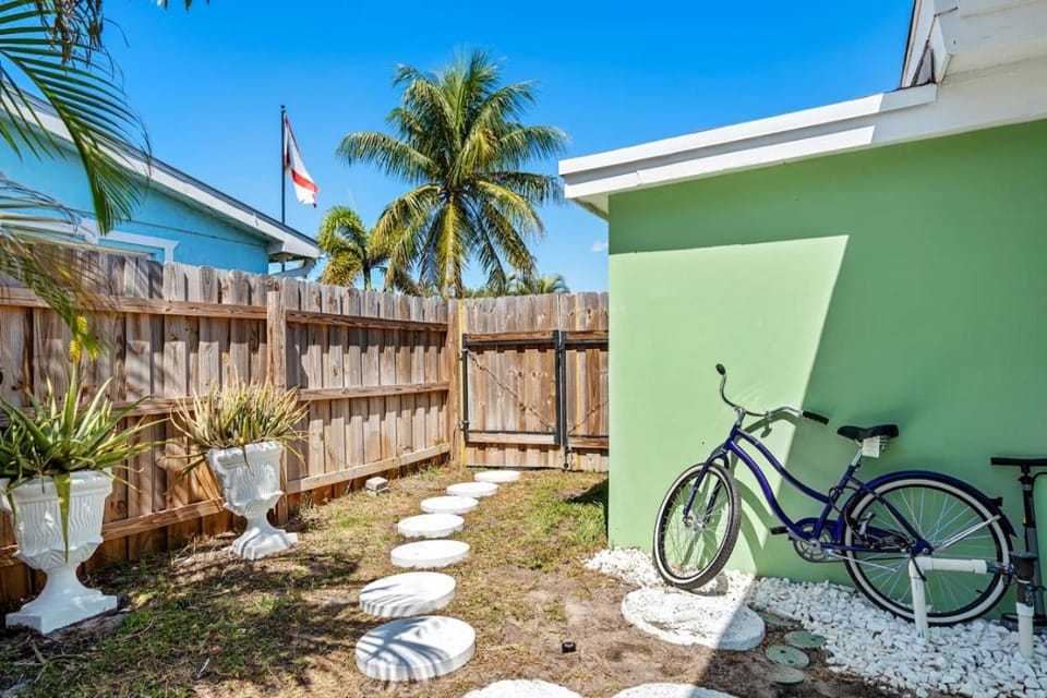 Walk to Beach Indoor-Outdoor Living w Pool House in Boca Raton