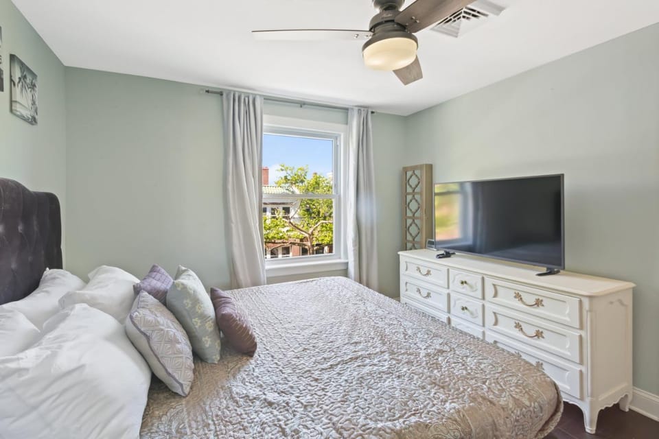 Dazzling Bungalow within 2 Blocks of Beach Apartment in Ventnor City