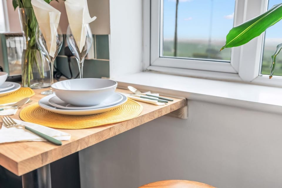 Dining area, Food, Drinks