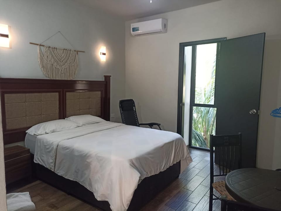 Bed, Bedroom, air conditioner