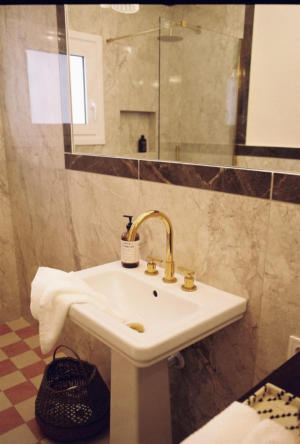 Newly Renovated Apartment in a Lush Green Neighborhood in Central Athens Apartment in Athens