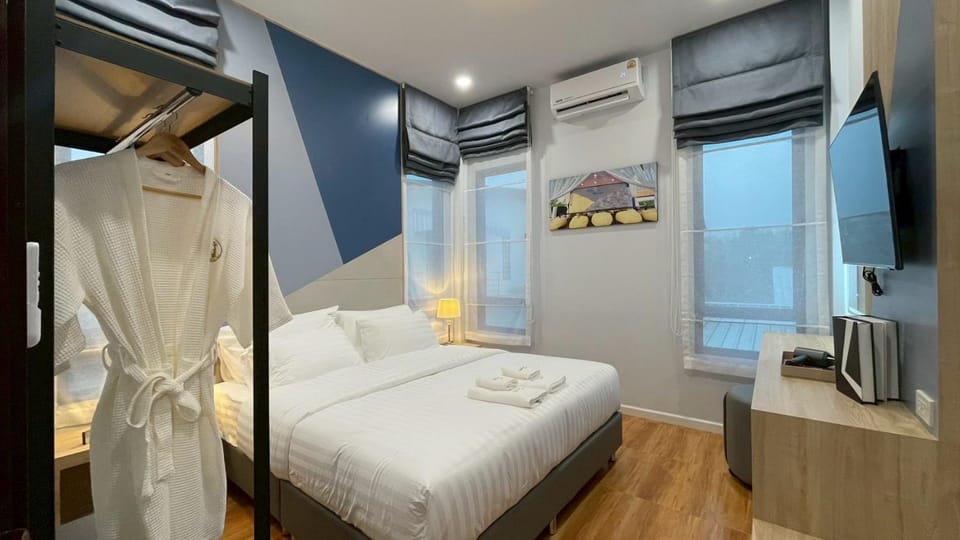 Bed, TV and multimedia, Photo of the whole room, towels, air conditioner
