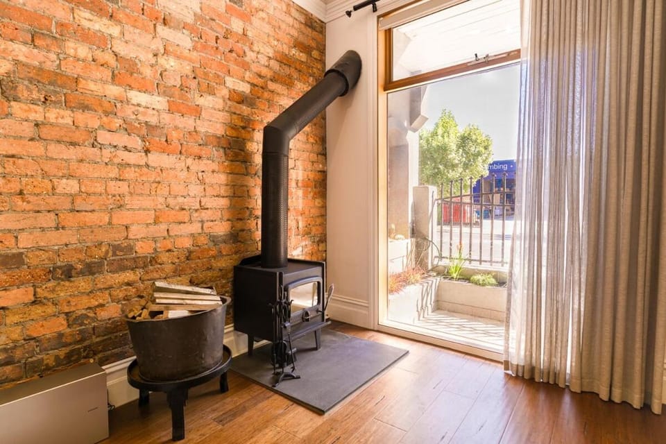 Elegant Seddon Stay Historic Charm & Modern Twist House in Melbourne