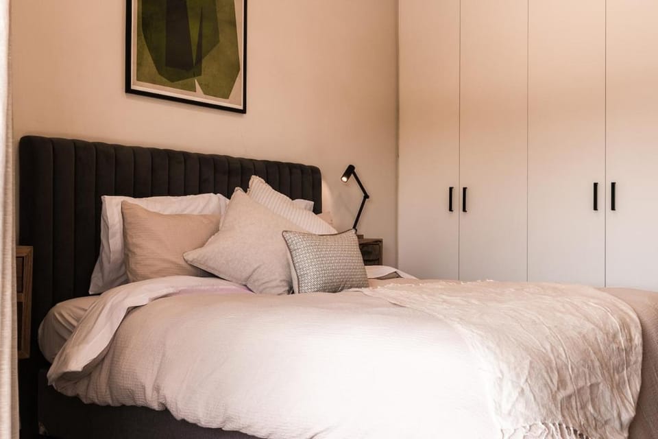 Elegant Seddon Stay Historic Charm & Modern Twist House in Melbourne