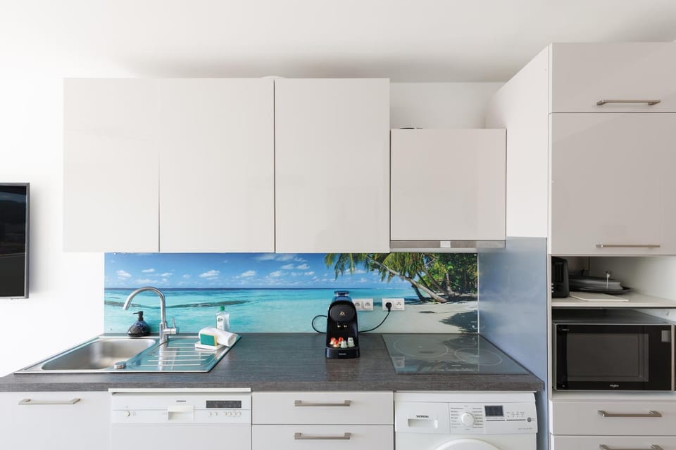 Coffee/tea facilities, Kitchen or kitchenette, dishwasher