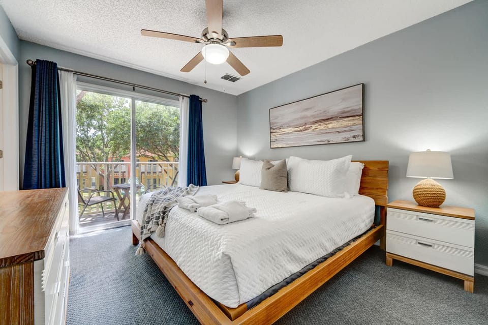 Family Retreat Near Disney in Emerald Island House in Four Corners