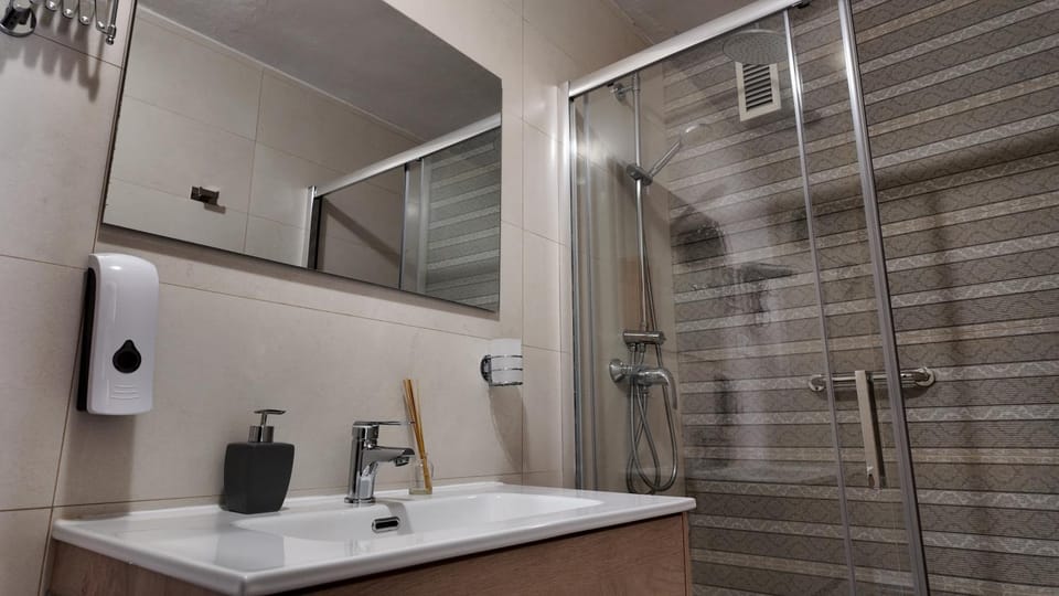Shower, Bathroom, towels