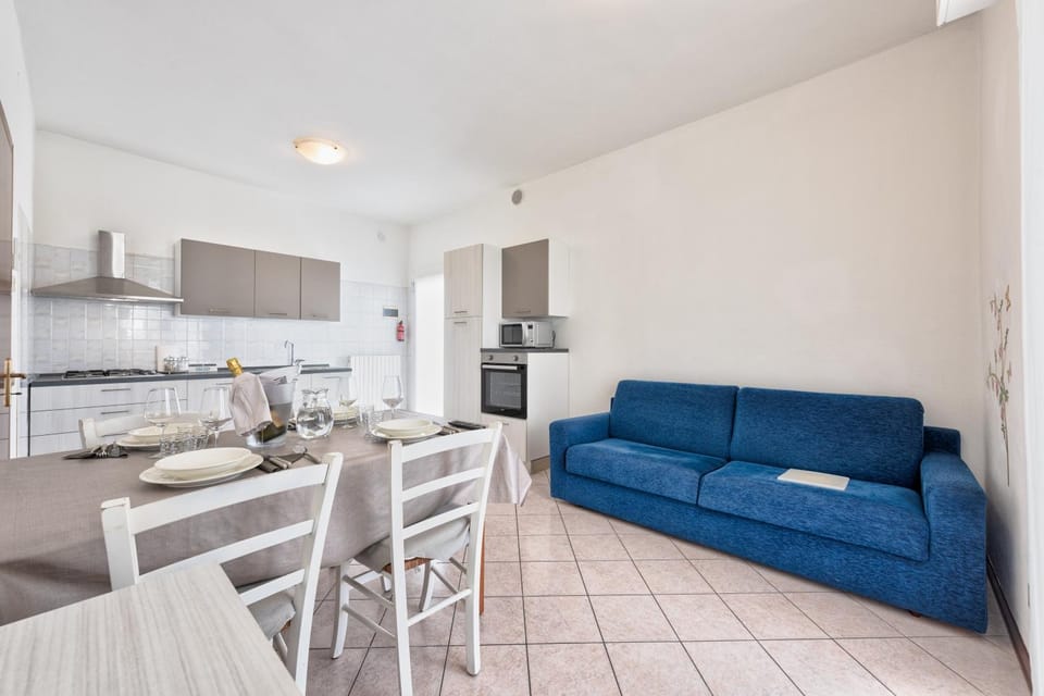 Kitchen or kitchenette, Living room, Seating area, Dining area, dishwasher, oven, stove
