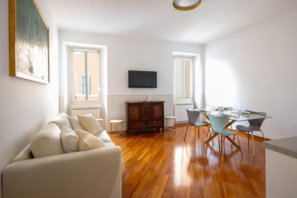 TV and multimedia, Living room, Dining area