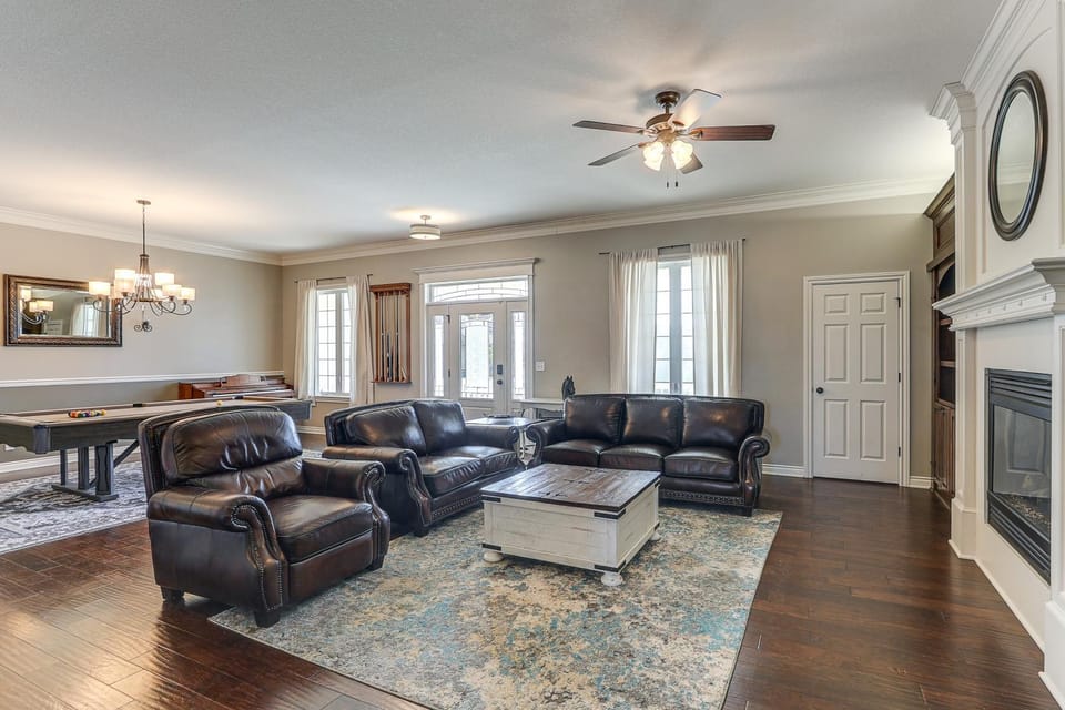 Balcony & Patio: Spacious Home in Bel Aire! House in Wichita