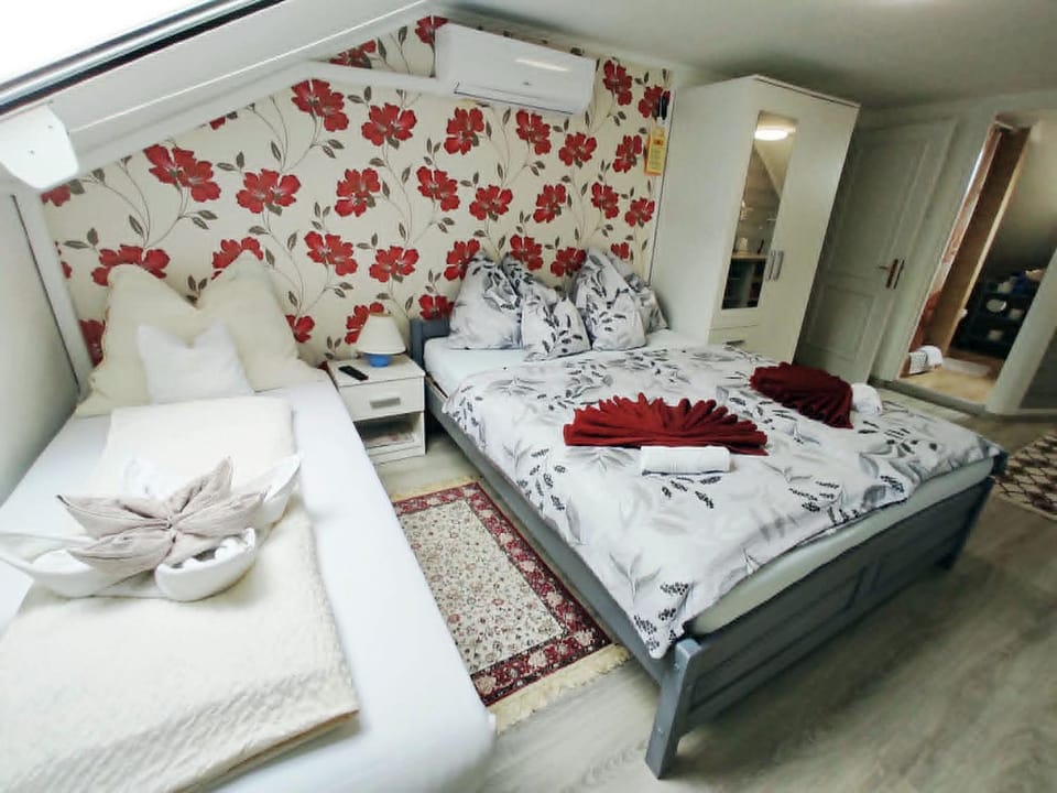 Shower, Bed, Photo of the whole room, Bedroom, towels, wardrobe