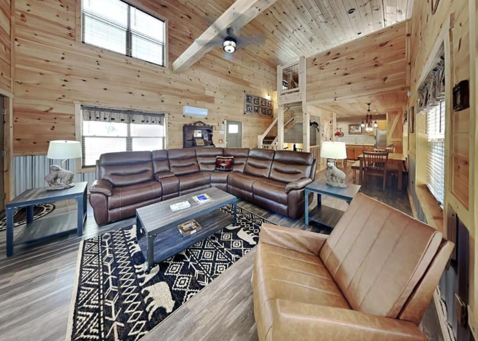Falling Brook – Cozy Creekside Cabin with Hot Tub, Game Loft & Dog-Friendly Comfort Cabin in Gatlinburg