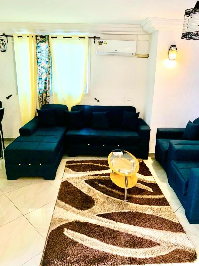 Seating area, air conditioner