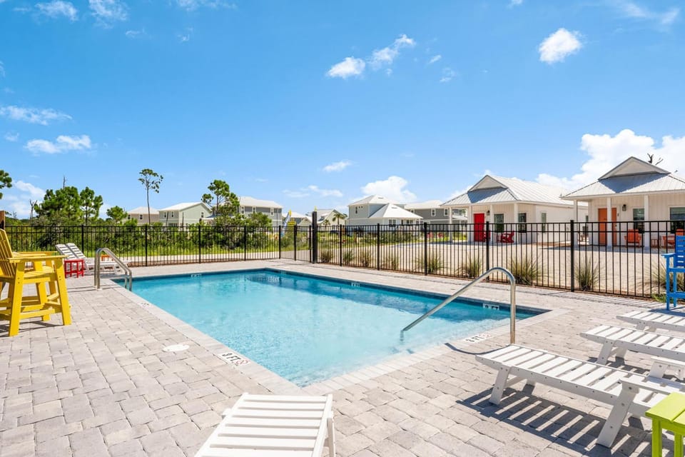Patio, Day, Pool view, Swimming pool, sunbed