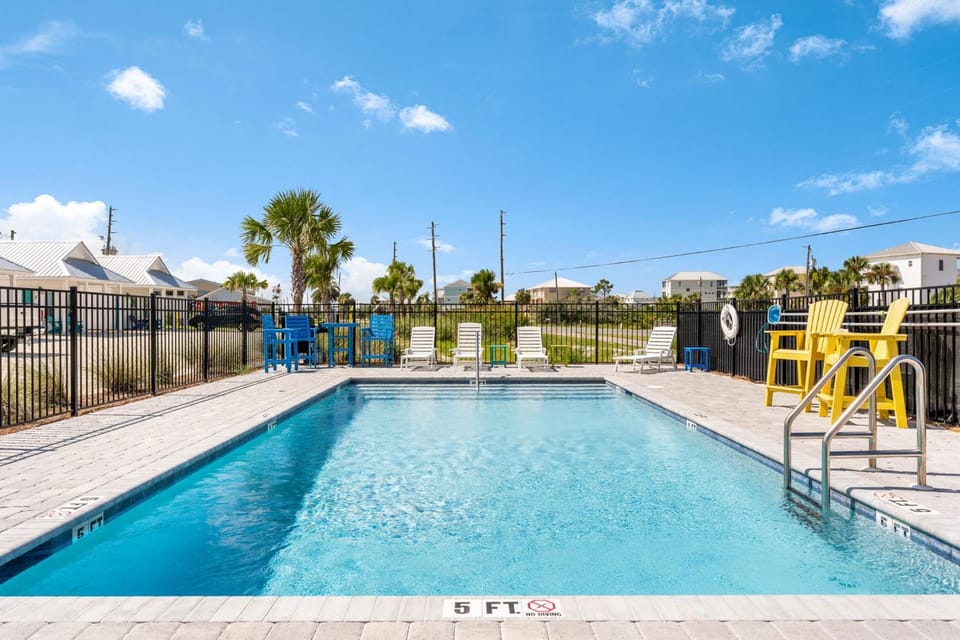 Day, Natural landscape, Seating area, Pool view, Swimming pool, sunbed