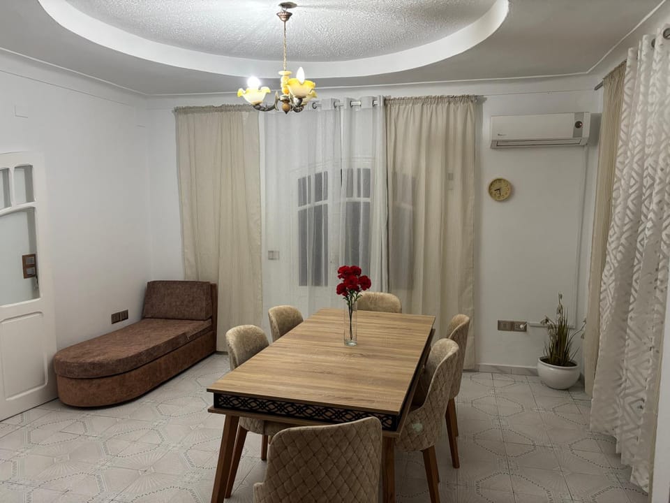 Living room, Seating area, Dining area, air conditioner