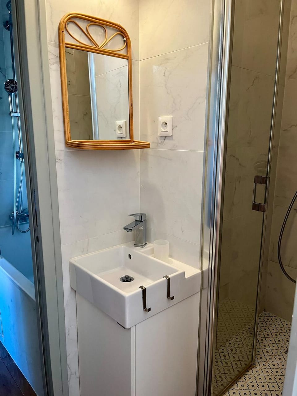 Paris-Montrouge, dans une allée privée, Métro House in Montrouge