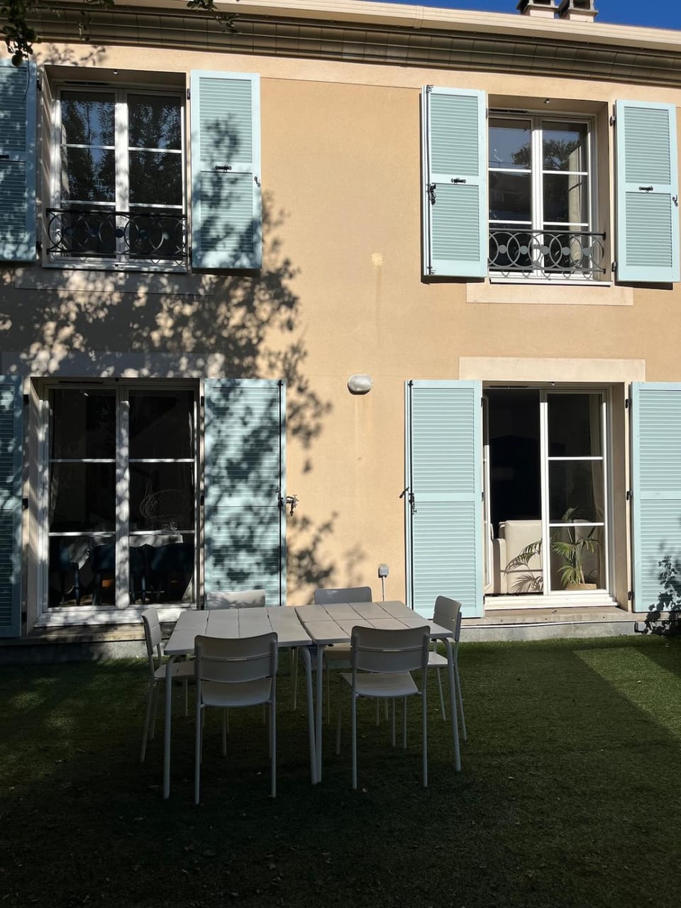 Paris-Montrouge, dans une allée privée, Métro House in Montrouge
