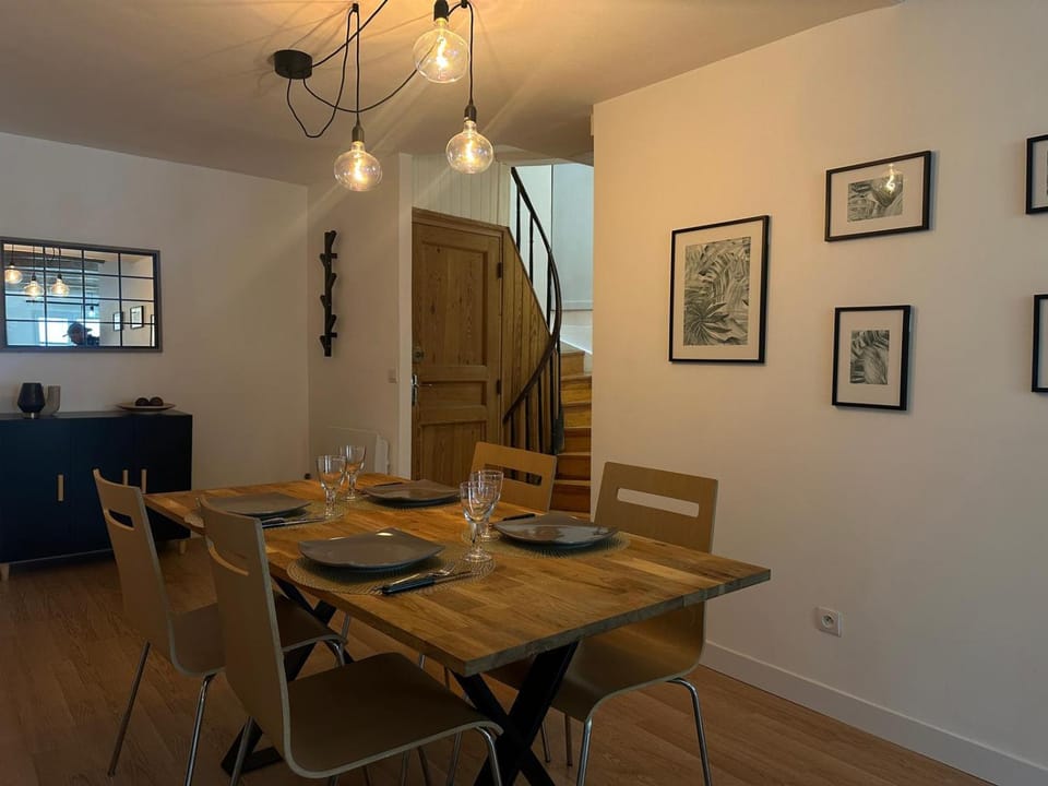 Dining area, Meals