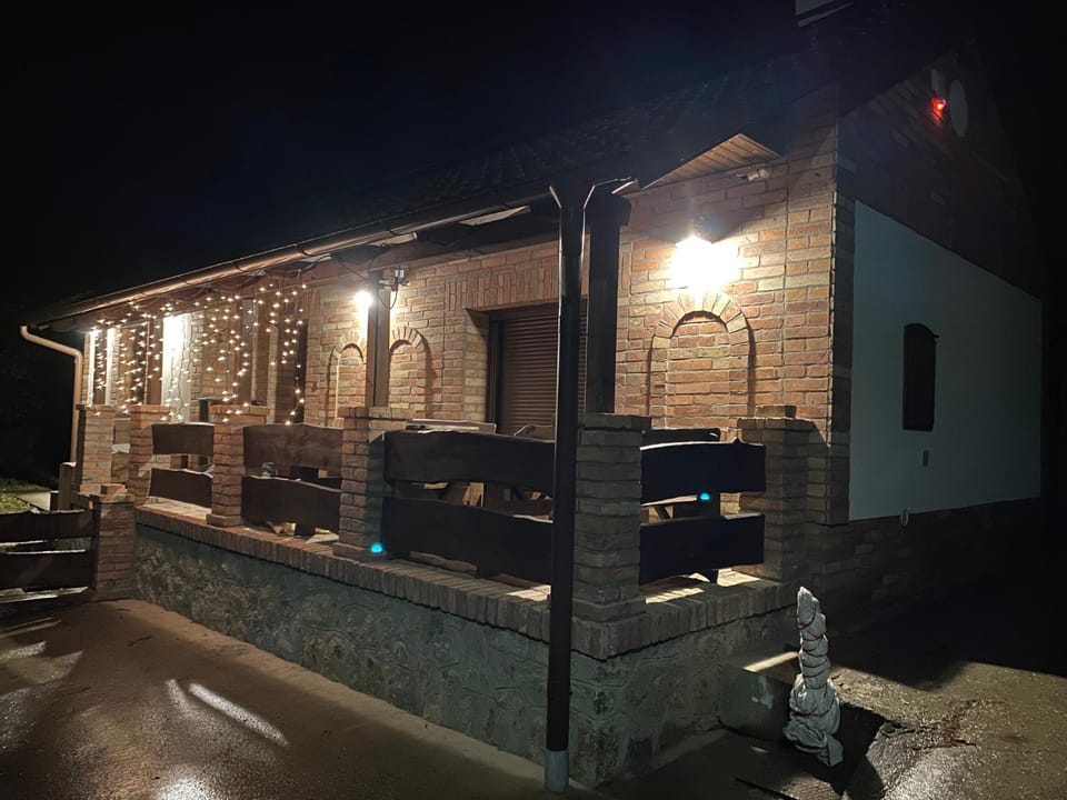 Csicsergő ház Orfű House in Hungary